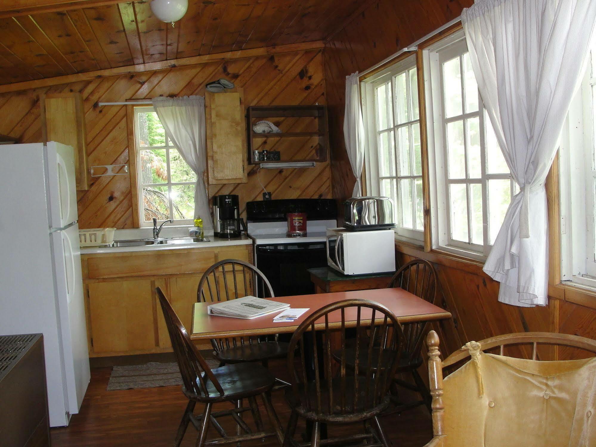 Pine Point Lodge Resort & Motel Crane Lake Esterno foto