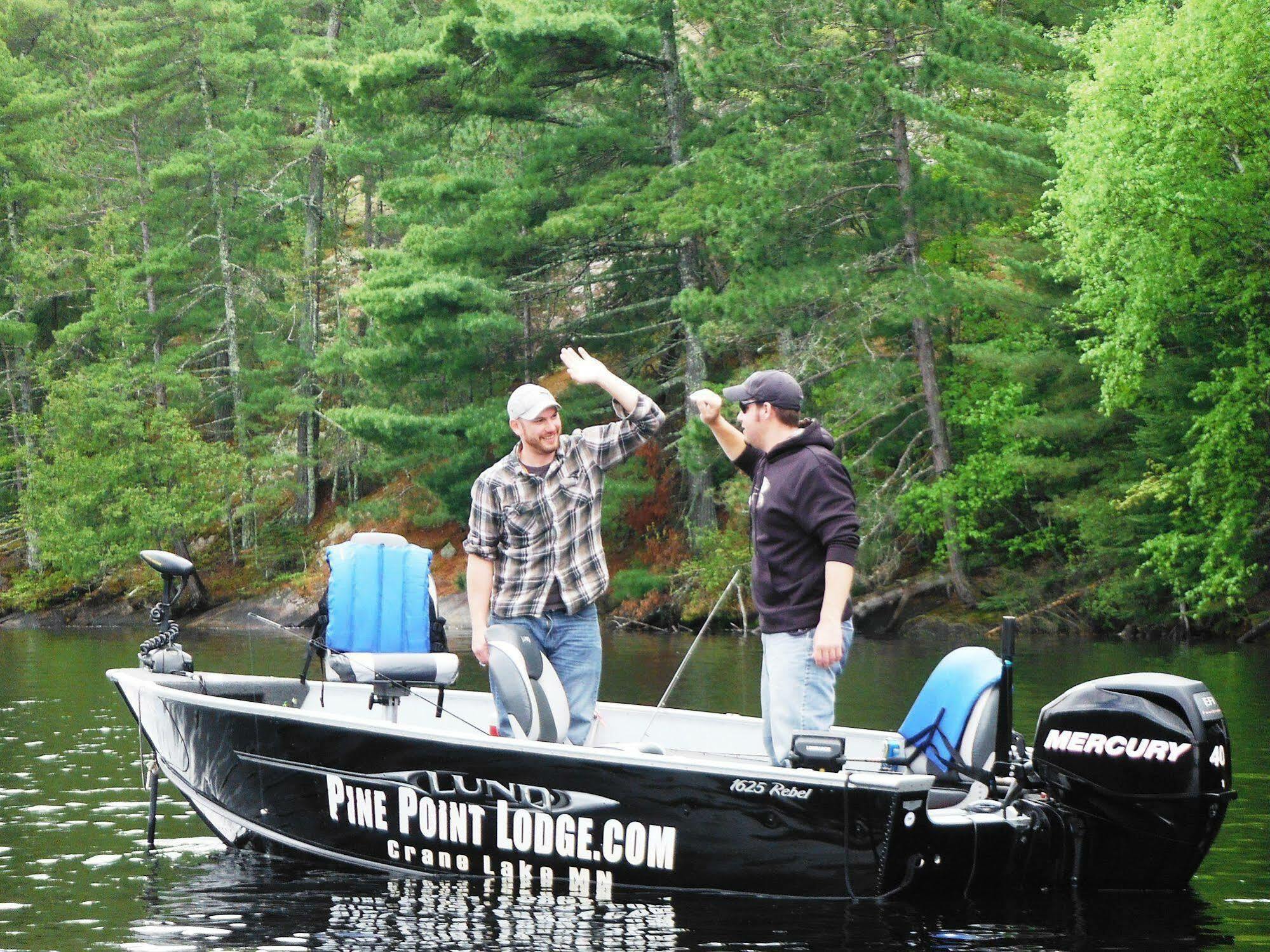 Pine Point Lodge Resort & Motel Crane Lake Esterno foto